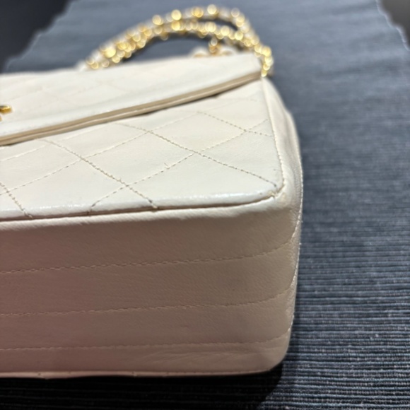 Vintage Beige Flap Chanel Bag - Picture 4 of 10